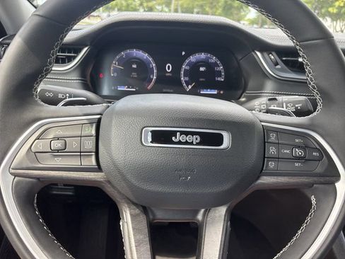 Used 2024 Jeep Grand Cherokee Limited AWD/4WD image 25