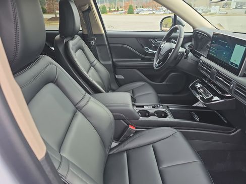 New 2026 Lincoln Corsair Premiere image 10