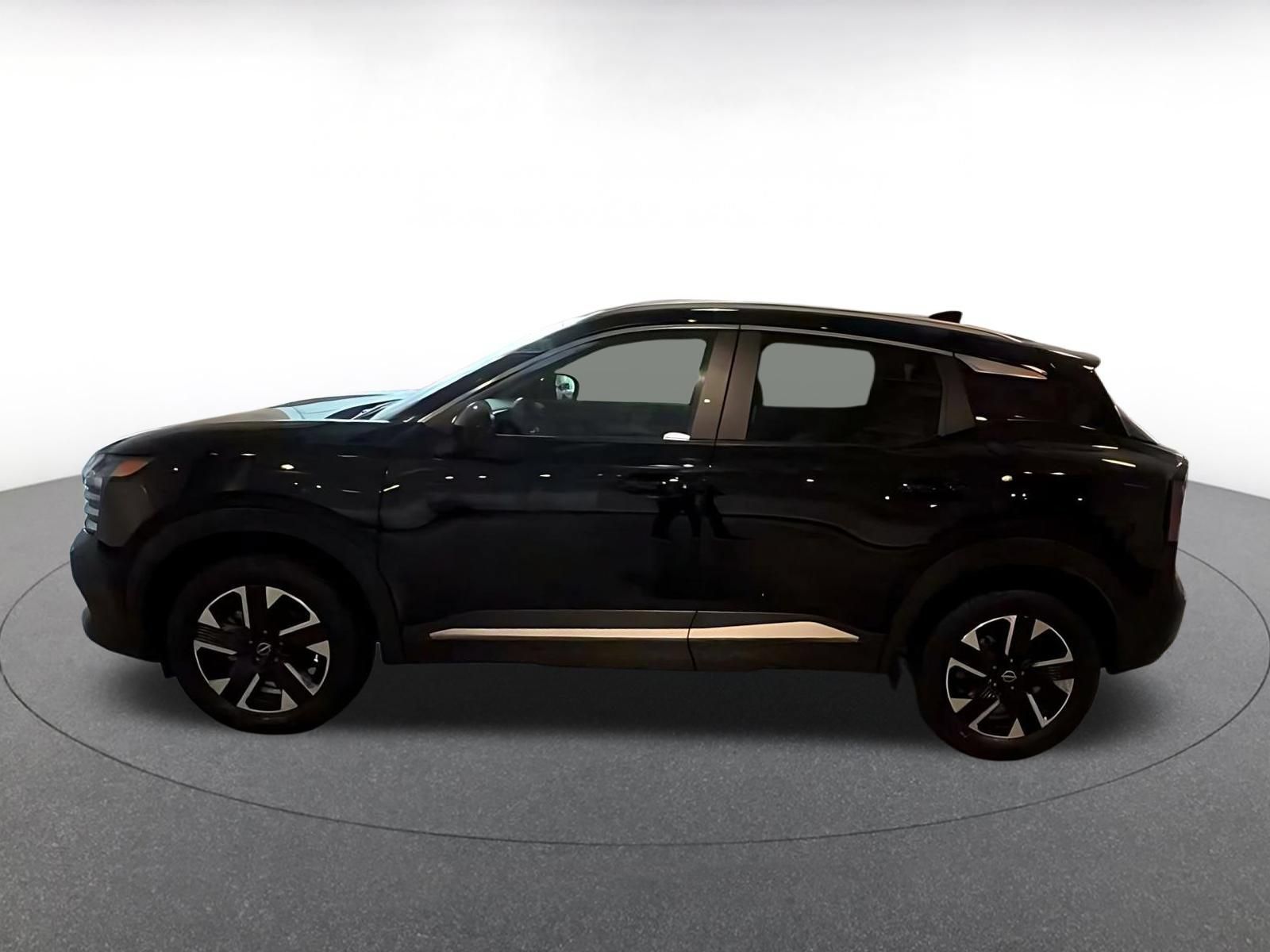 Used 2026 Nissan Kicks SV w/ Cold Weather Package AWD/4WD image 9