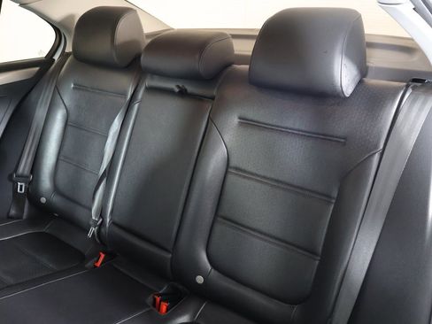 Used 2017 Volkswagen Jetta SE image 30