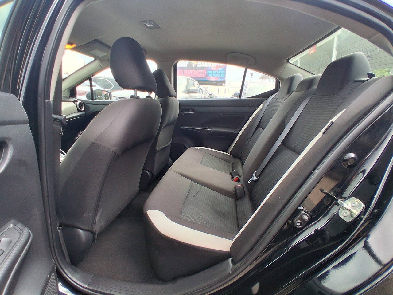 Used 2021 Nissan Versa SV FWD image 14
