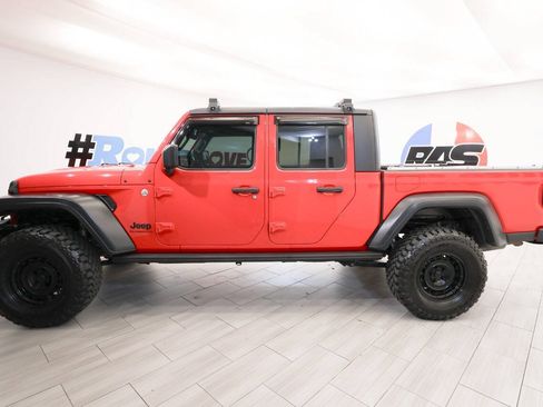 Used 2020 Jeep Gladiator Sport w/ Quick Order Package 23S AWD/4WD image 2