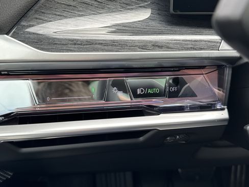 New 2026 BMW 750e xDrive image 19