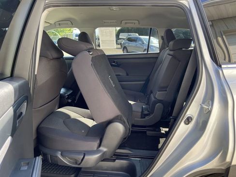 Used 2024 Toyota Highlander LE image 24