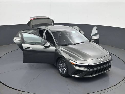 Certified 2024 Hyundai Elantra SEL FWD image 30