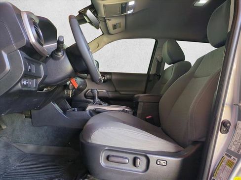 Used 2020 Toyota Tacoma SR5 RWD image 15