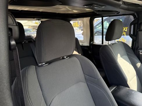 Used 2023 Jeep Wrangler Unlimited image 22
