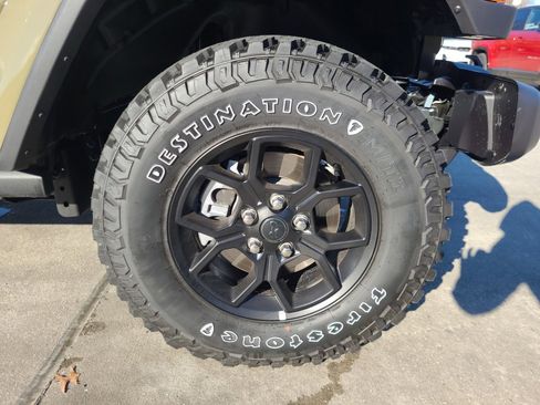 New 2025 Jeep Gladiator Willys image 25