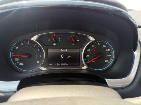 Used 2020 Chevrolet Traverse LT FWD image 11