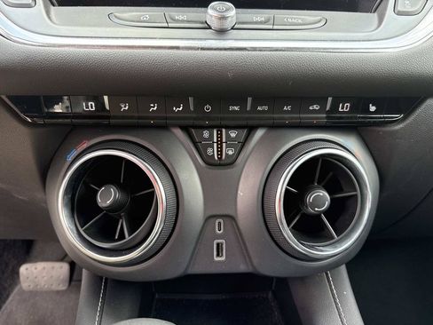 Used 2025 Chevrolet Blazer LT FWD image 30