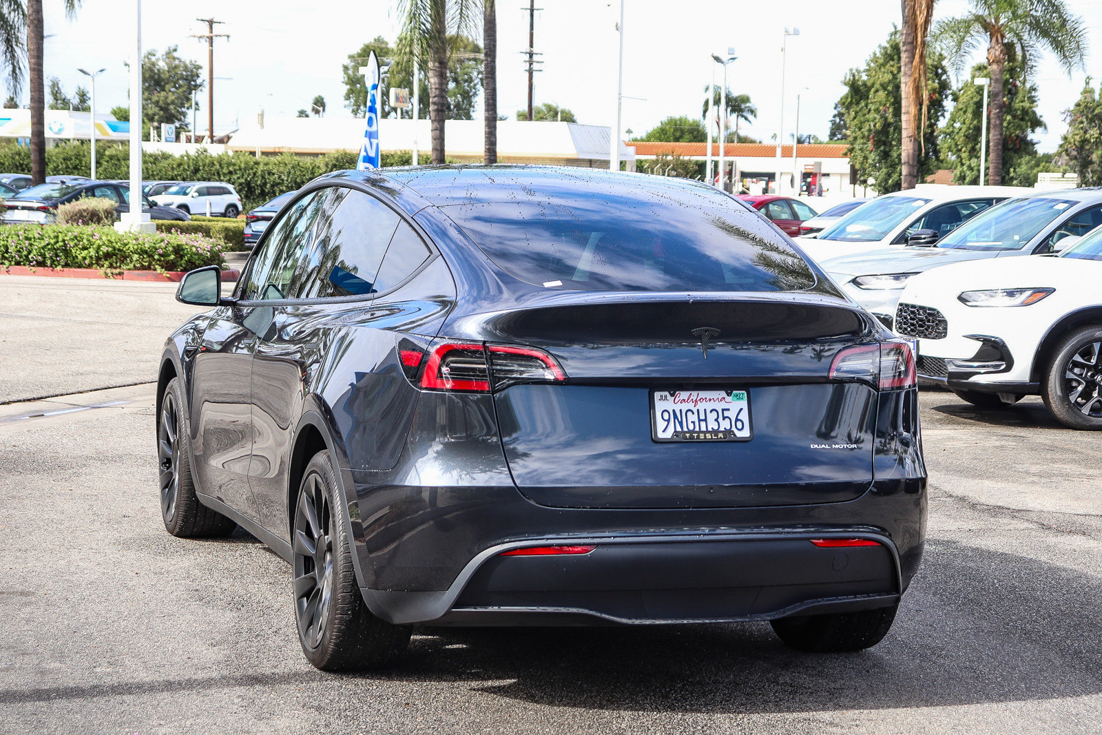 Used 2024 Tesla Model Y Long Range AWD/4WD image 12