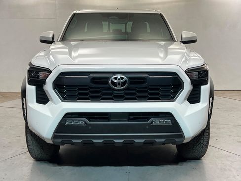 Certified 2024 Toyota Tacoma TRD Off-Road w/ TRD Off Road Upgrade Package AWD/4WD image 9