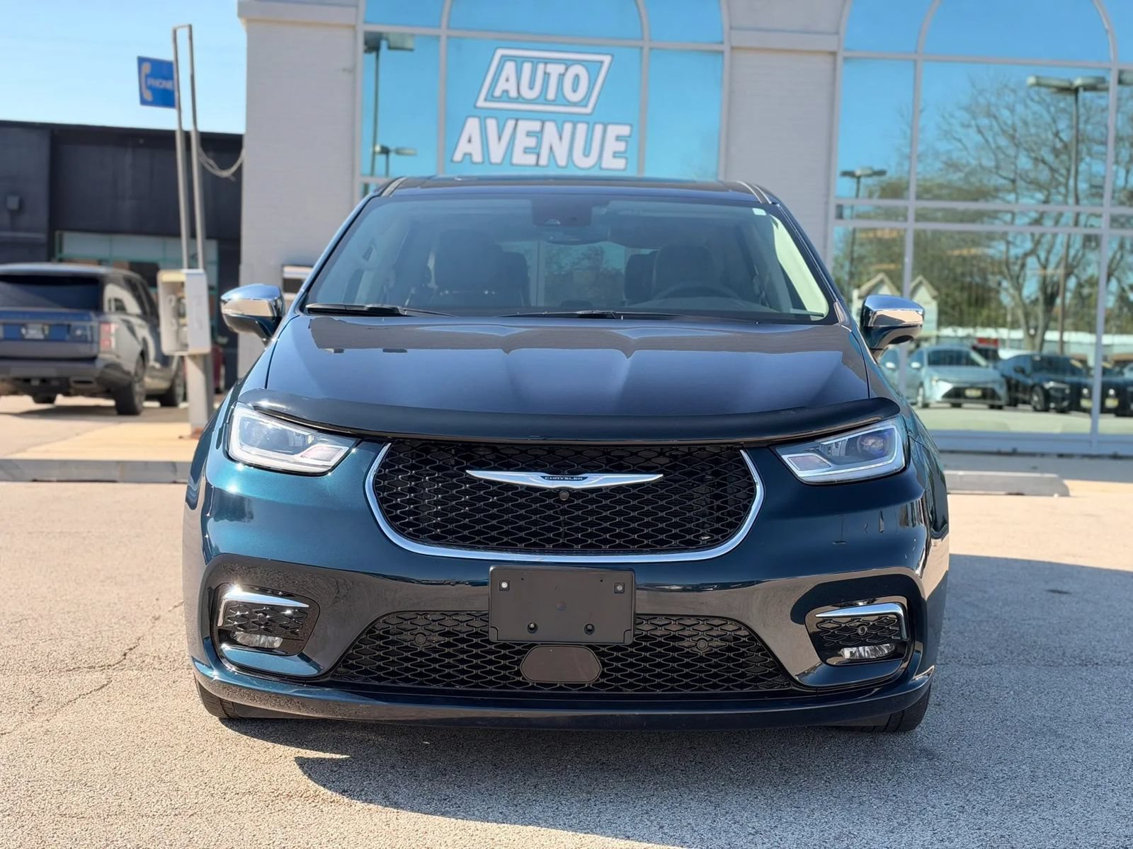 Used 2022 Chrysler Pacifica Limited FWD image 2