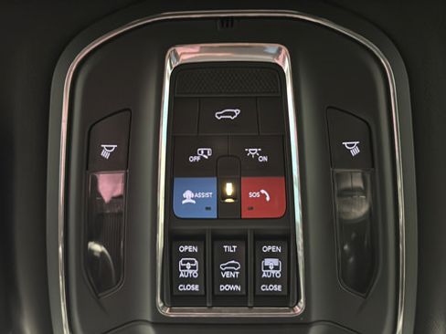 Used 2024 Jeep Grand Cherokee Limited w/ Luxury Tech Group II AWD/4WD image 32