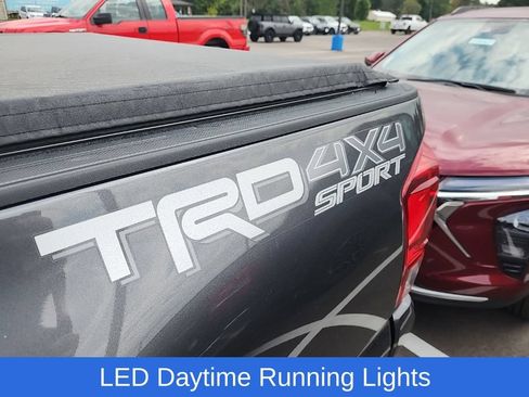 Used 2017 Toyota Tacoma TRD Sport w/ Tow Package (A/T) AWD/4WD image 13
