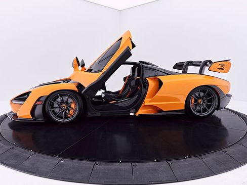 Used 2019 McLaren Senna RWD image 20