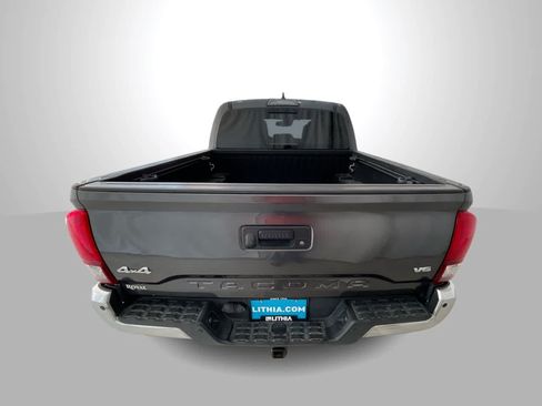 Used 2019 Toyota Tacoma SR5 AWD/4WD image 7