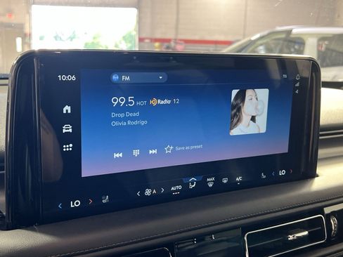 Used 2025 Lincoln Aviator AWD image 19