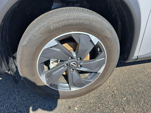 Used 2025 Nissan Rogue SV AWD/4WD image 11