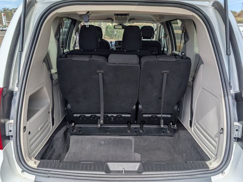 Used 2019 Dodge Grand Caravan SE FWD image 9