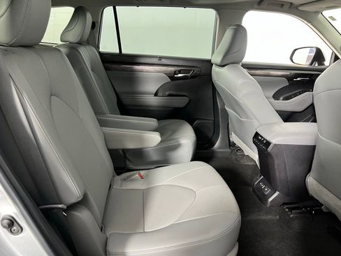 Used 2023 Toyota Highlander Limited image 32