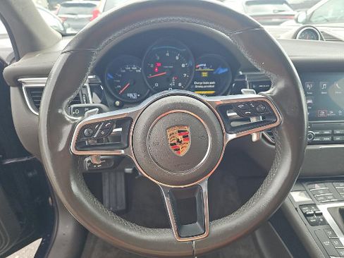 Used 2018 Porsche Macan AWD/4WD image 4