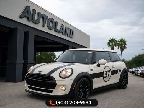 Used 2019 MINI Cooper 2-Door Hardtop w/ Signature Upholstery Package image 11