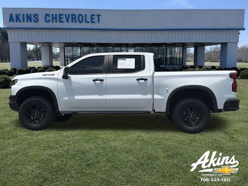 Used 2023 Chevrolet Silverado 1500 ZR2 w/ Technology Package AWD/4WD image 1