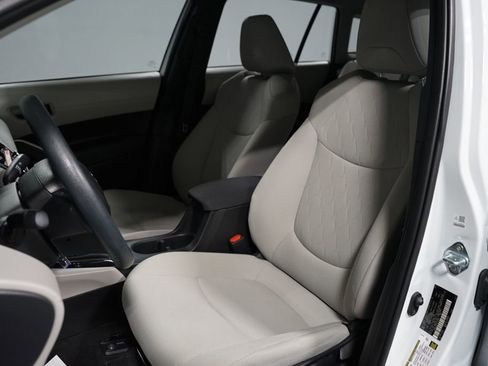 Certified 2025 Toyota Corolla Cross L image 24