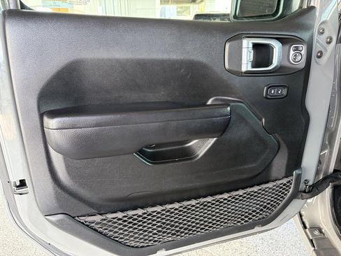 Used 2021 Jeep Wrangler Unlimited Rubicon image 16