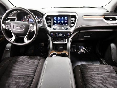 Used 2023 GMC Acadia SLE w/ Driver Convenience Package image 3