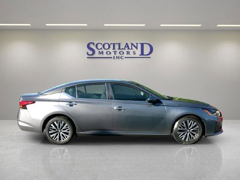 Used 2023 Nissan Altima 2.5 SV FWD image 5