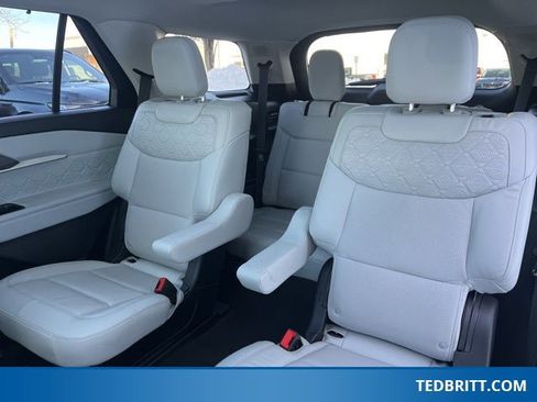 Certified 2025 Ford Explorer Platinum w/ Ultimate Package image 14
