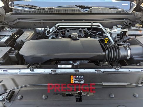Used 2024 Chevrolet Colorado LT AWD/4WD image 31