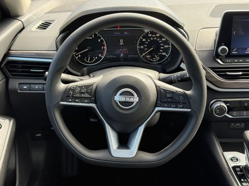 Used 2025 Nissan Altima 2.5 SV image 28