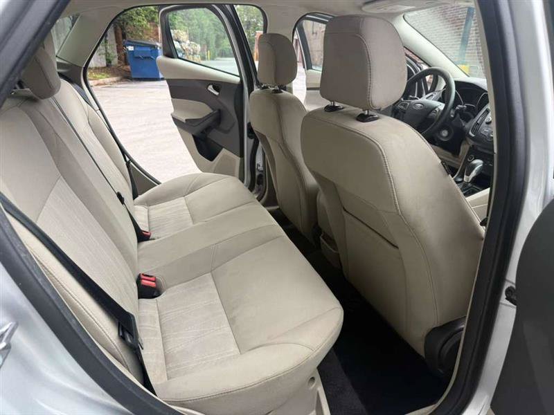 Used 2018 Ford Focus SE FWD image 11