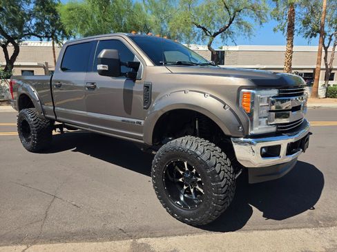 Used 2017 Ford F250 Lariat w/ Lariat Ultimate Package AWD/4WD image 27
