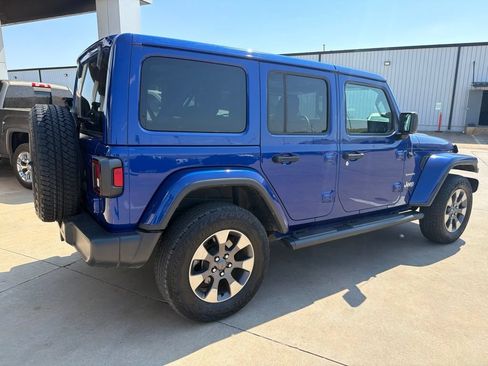 Used 2018 Jeep Wrangler Unlimited Sahara AWD/4WD image 3