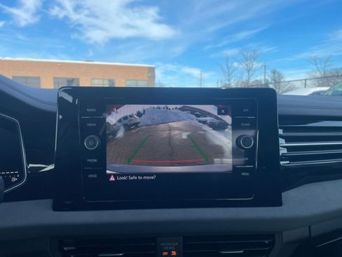 Used 2025 Volkswagen Jetta SE image 17