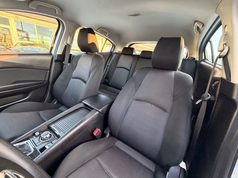 Used 2017 MAZDA MAZDA3 Sport image 10