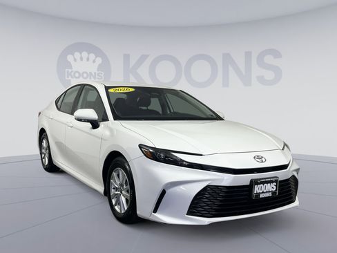 Used 2025 Toyota Camry LE image 10