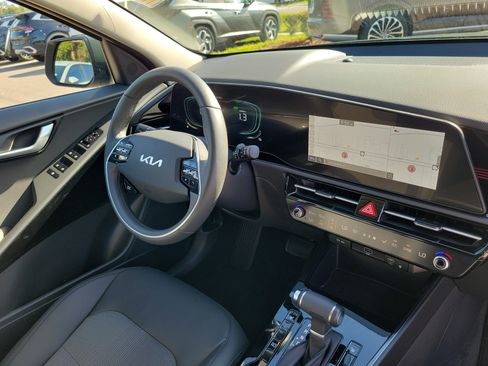 Certified 2025 Kia Niro EX FWD image 8