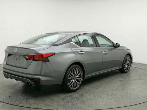 Used 2025 Nissan Altima 2.5 SV image 9