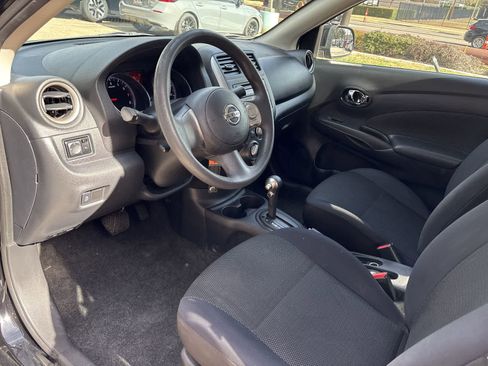 Used 2013 Nissan Versa SV image 10