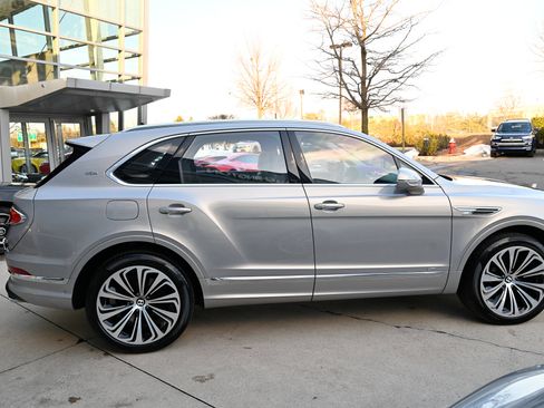 Used 2022 Bentley Bentayga image 4
