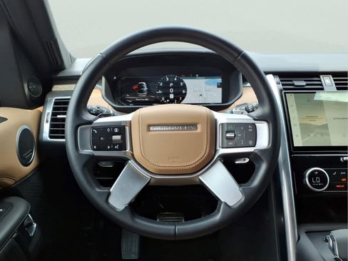 Used 2024 Land Rover Discovery Metropolitan Edition AWD/4WD image 19