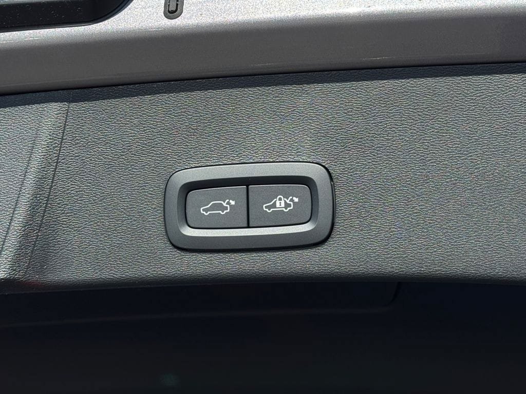 Certified 2026 Volvo XC40 B5 Plus w/ Climate Package AWD/4WD image 8