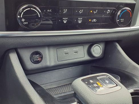 Used 2024 Nissan Rogue S image 12