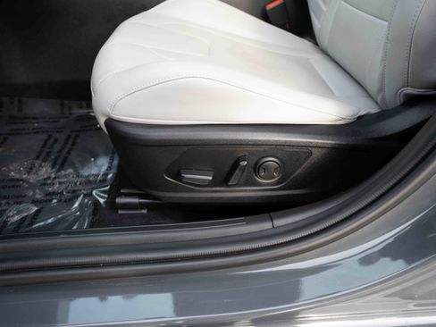 Used 2023 Hyundai Elantra Limited image 12