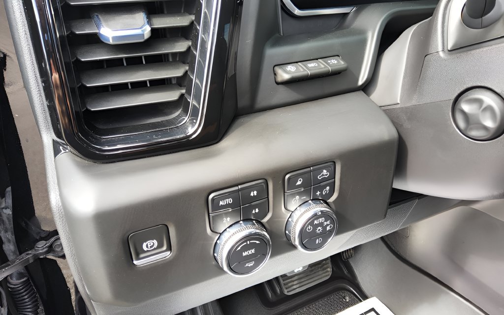 Used 2023 GMC Sierra 1500 AT4 w/ AT4 Premium Package AWD/4WD image 20